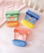 Babero de silicona con estuche portátil